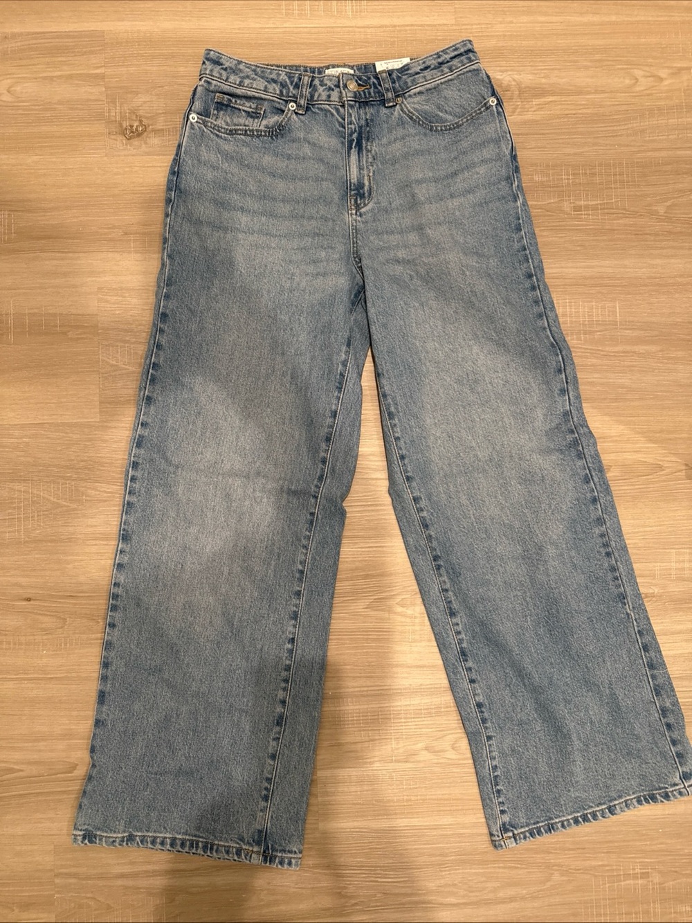 NWT Time and Tru Women’s Medium Wash Blue Denim Wide-Leg High Rise Jeans Size 8